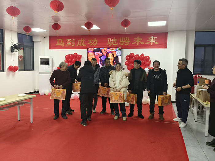 致敬奋斗者，共筑天加梦